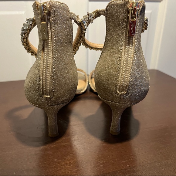 Jewel by Badgley Mischka Shoes - Picture 6 of 8